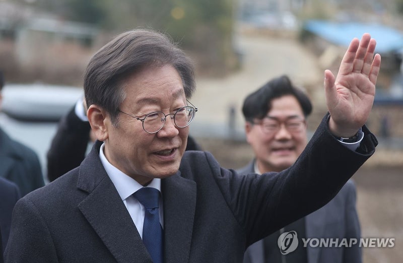 이재명 "<b>준연동제</b> 안에서 승리…통합형비례정당 준비"