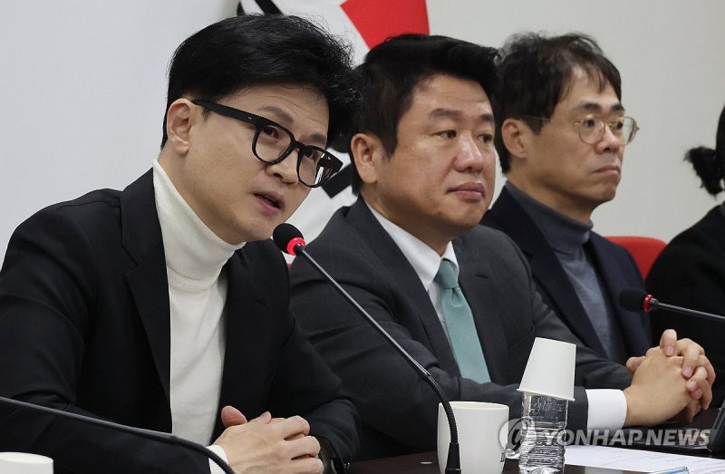 <b>한동훈</b>, '사전투표 날인' 재차 거론…<b>이준석</b> "음모론자?"