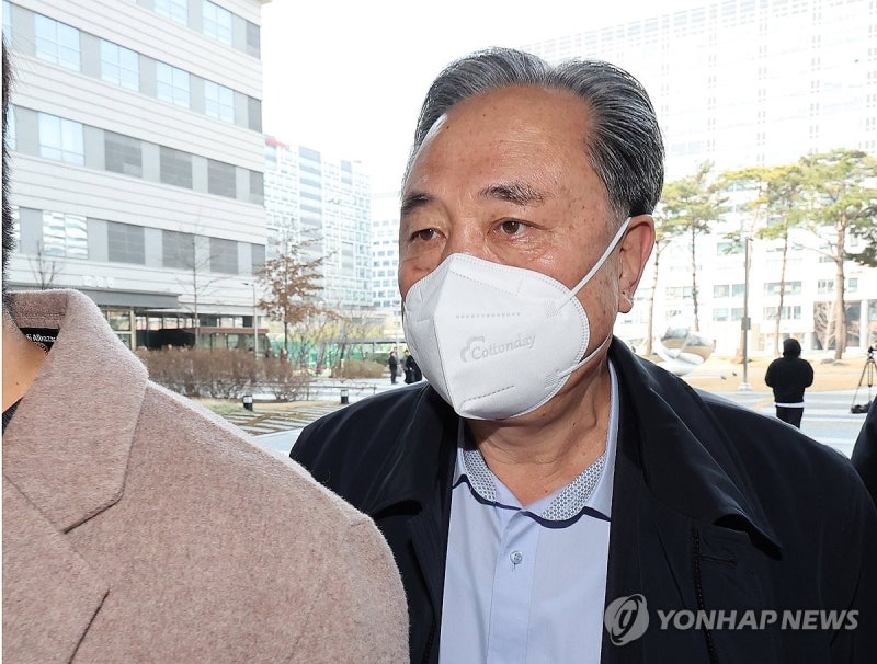 '억대 금품 수수' <b>박차훈</b> 전 새마을금고 <b>회장</b> 1심 징역 6년