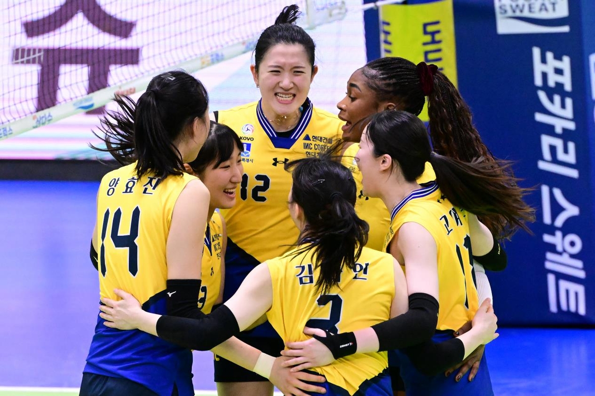 프로배구 1위 <b>현대건설</b>, 6위 <b>도로공사</b>에 신승…최악은 막았다(종합)