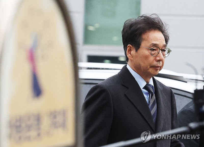 <b>영장실질심사</b> 출석하는 <b>박영우 대유위니아</b> 회장