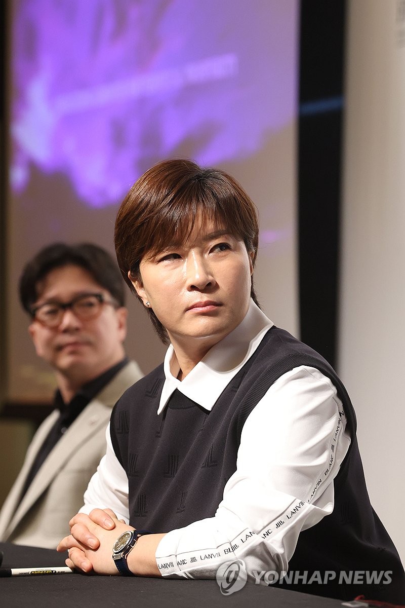 대회 소개 영상 보는 <b>박세리</b>