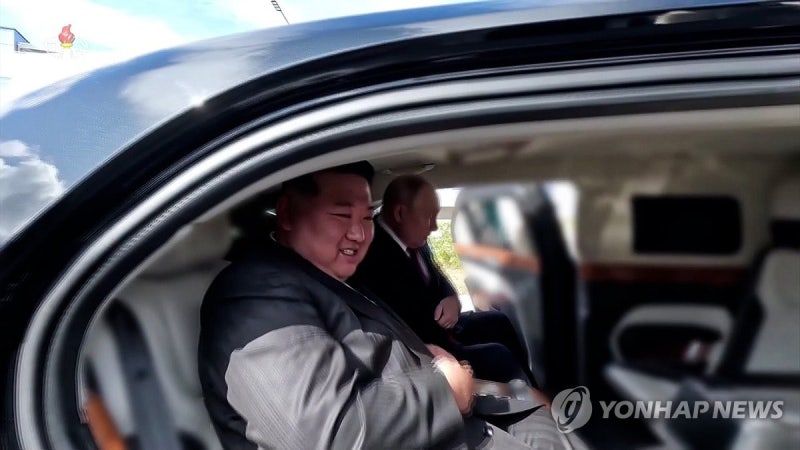 <b>푸틴</b>, <b>김정은에</b> 러시아 <b>승용차</b> 선물…정부 "제재 위반"(종합)