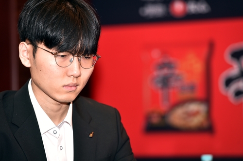 <b>신진서</b>, <b>커제</b> 꺾고 <b>농심배</b> 통산 14연승…'전설' 이창호와 타이