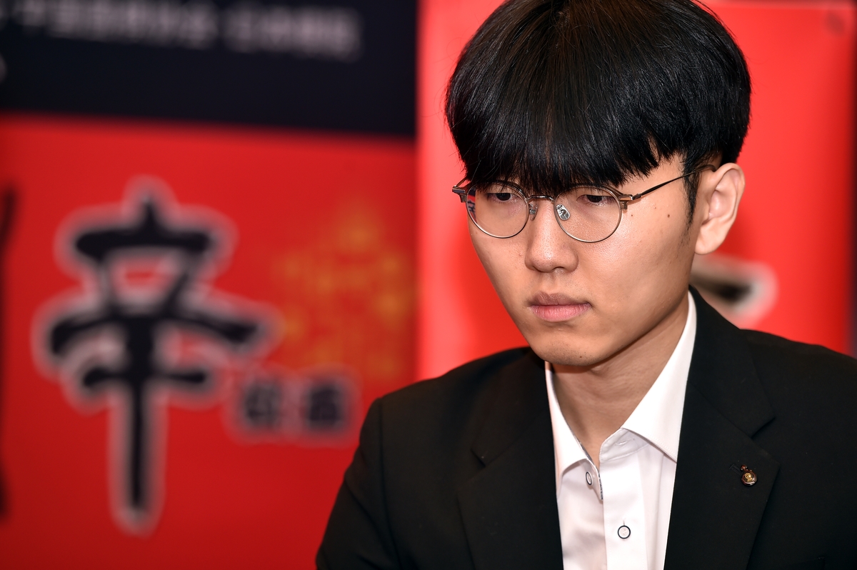 15연승 <b>신진서</b>, <b>이창호</b>도 넘었다…<b>농심배</b> 4연패 앞으로 1승
