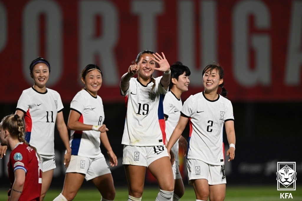 <b>지소연</b>·<b>페어</b> 연속골…<b>여자축구</b> 벨호, 체코와 평가전서 2-1 승