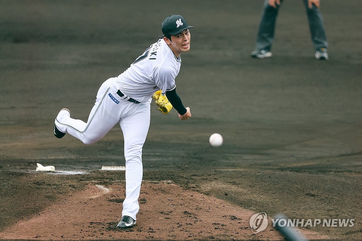 <b>롯데</b> 자이언츠 상대하는 사사키 로키