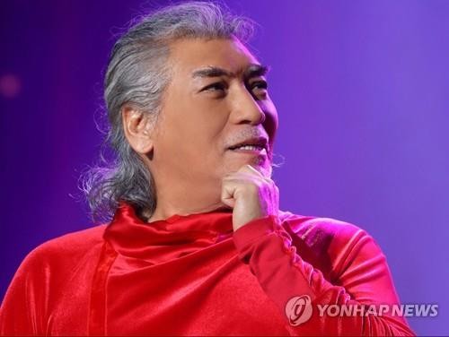 나훈아, 마지막 콘서트 예고하며 은퇴시사…"마이크 내려 놓는다"(종합)