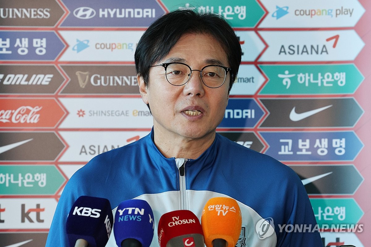 '난파선' 한국 축구대표팀 임시 선장에 황선홍 U-23 감독(종합)