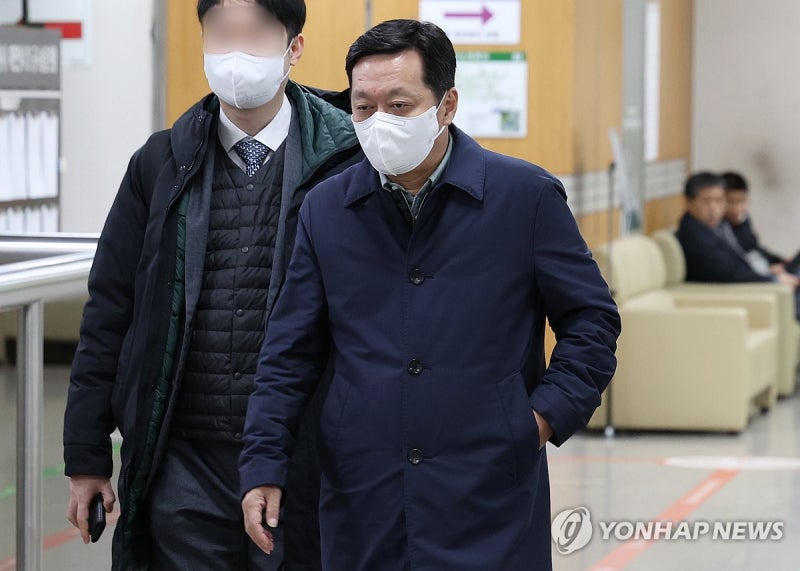 '정진상 <b>공천관여</b> 보도'에 공방…재판부 "보석조건 준수해야"