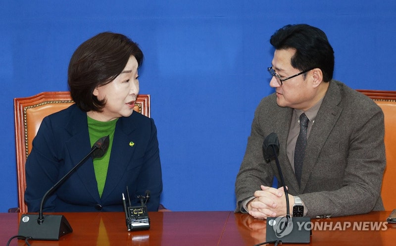 <b>심상정</b> 신임 <b>원내대표</b>, <b>홍익표</b> 예방…취임 인사