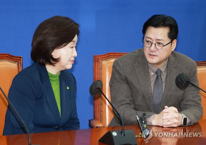 <b>심상정</b> 신임 <b>원내대표</b>, <b>홍익표</b> 예방…취임 인사