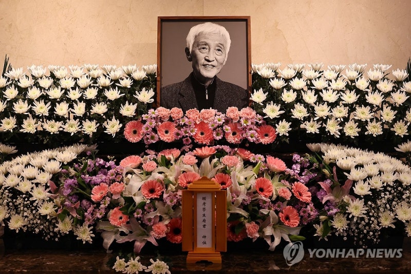'만년과장' 애환 연기하고 떠난 오현경…"아흔 앞두고 연극 열정"