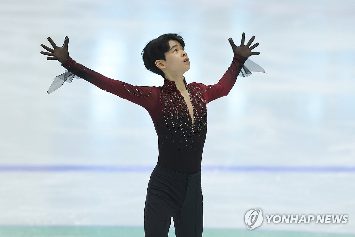 <b>피겨</b> 서민규, <b>주니어세계선수권</b> 깜짝 금메달…한국 남자 최초