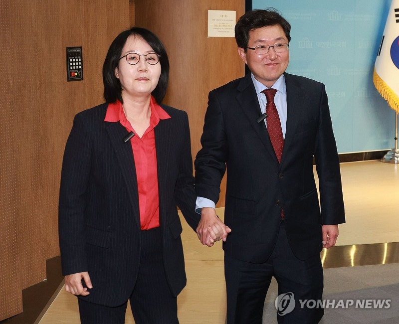 손잡은 <b>김용태</b>-<b>김현아</b>