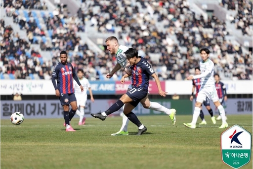<b>이승우</b>, <b>황선홍</b> 앞 무력시위…K리그1 수원, 전북과 1-1 무승부(종합)