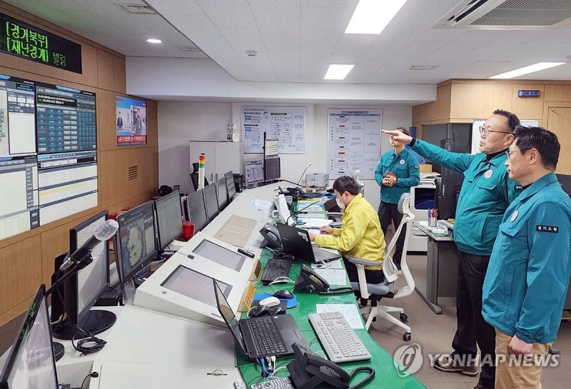 <b>이한경</b> 재난안전관리<b>본부장</b>, 위기대응상황실 <b>점검</b>