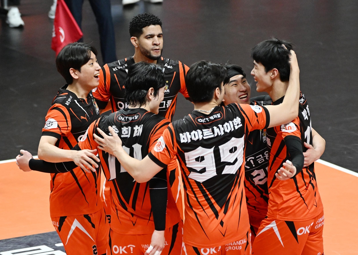 우리카드 챔프전 직행 성큼…2위 <b>대한항공</b>, OK에 뼈아픈 패배