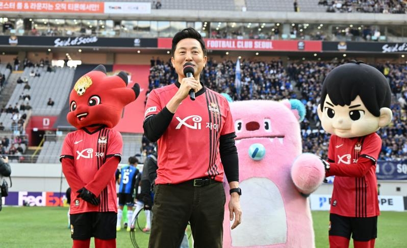 오세훈 시장, FC서울 홈 <b>개막전</b>서 시축…<b>관중</b> 5만명 운집