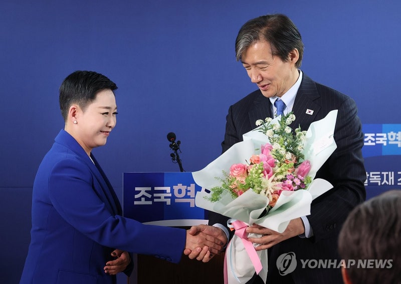 가수 <b>리아</b>·이규원 검사, <b>조국혁신당</b> <b>입당</b>