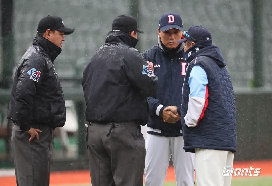 프로야구 <b>두산</b>-<b>롯데</b> 부산 시범경기 비로 노게임