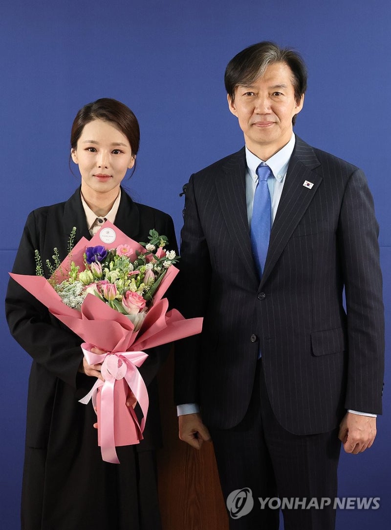 <b>강미정 아나운서</b> 조국혁신당 입당