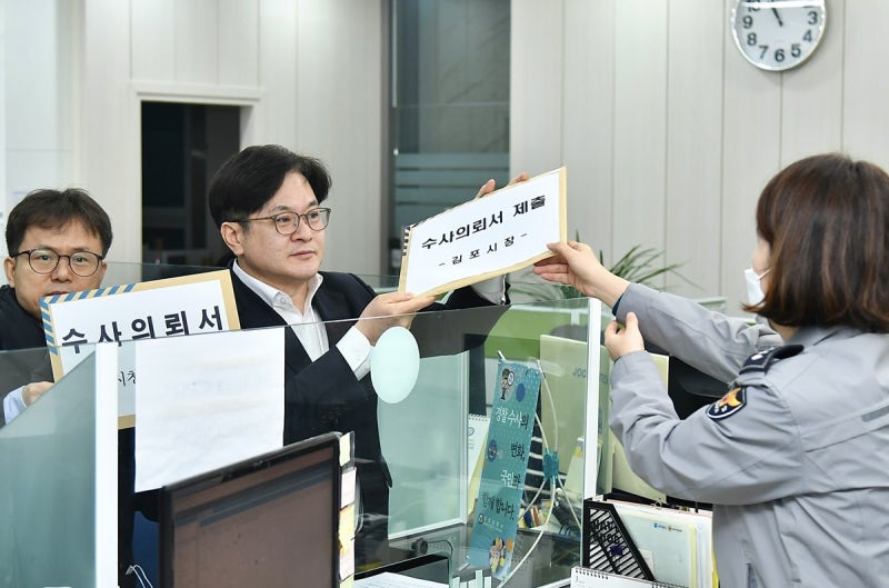 민원 시달리다 숨진 <b>공무원</b>…<b>김포시</b>, <b>누리꾼</b>들 수사의뢰