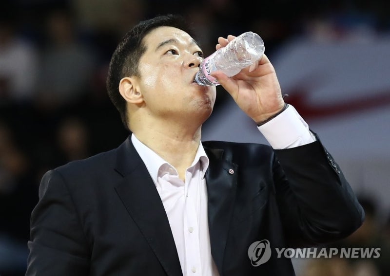 "방송하느라 훈련불참"…휘문고 <b>농구부 현주엽</b> 감독 민원 접수돼(종합)