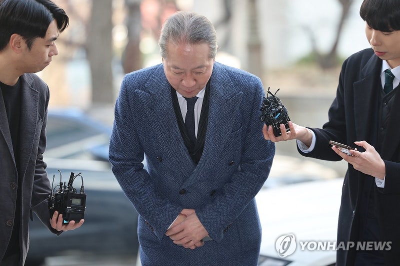 '음주 <b>사망사고</b>' <b>의협간부</b> "달 가리킬 때 손톱때 지적 옳지않아"(종합)