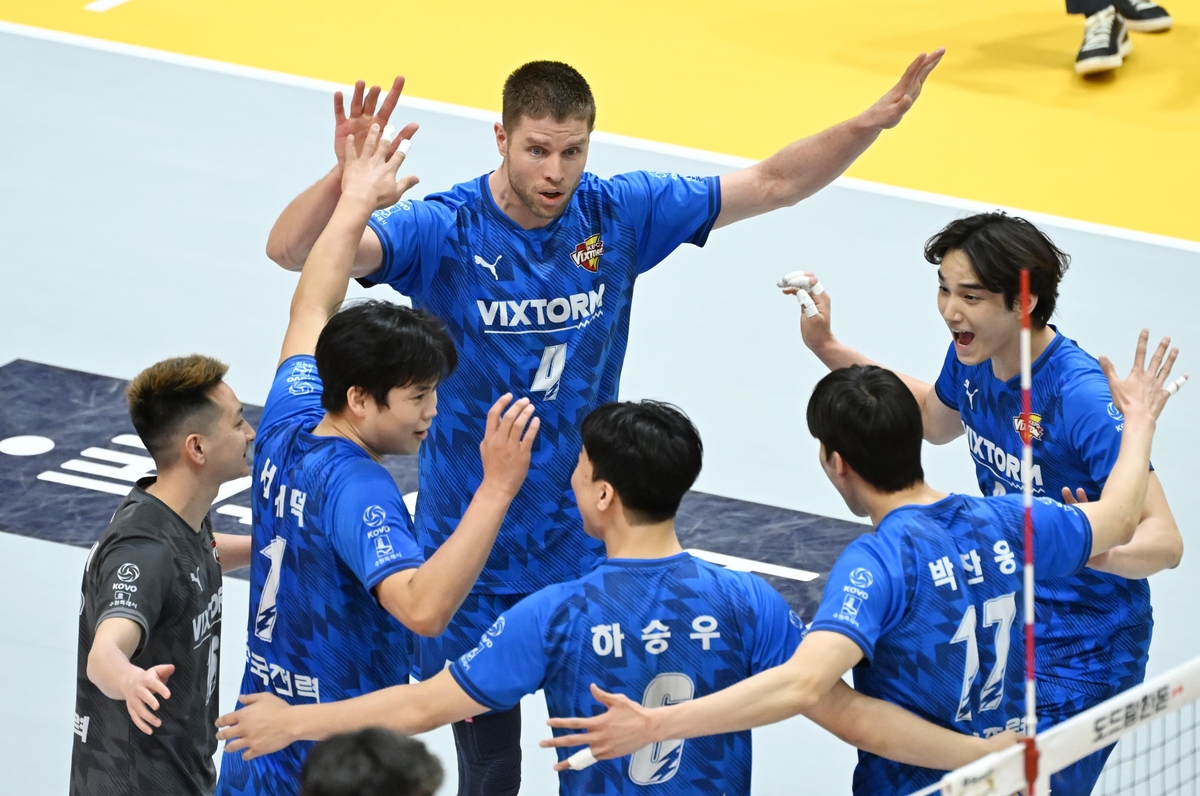 남자배구 <b>한국전력</b>, <b>정규리그</b> 최종전서 KB 제압…5위로 마무리