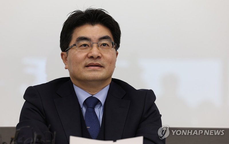 <b>서울대</b> 의대 <b>교수</b> 비대위 "25일 <b>사직서</b> 일괄 제출 합의"