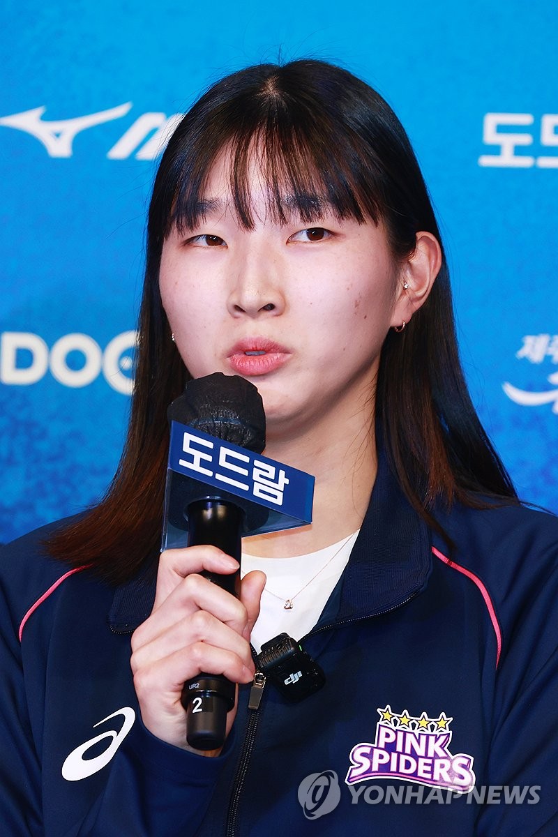 포스트시즌 진출 소감 밝히는 <b>이주아</b>