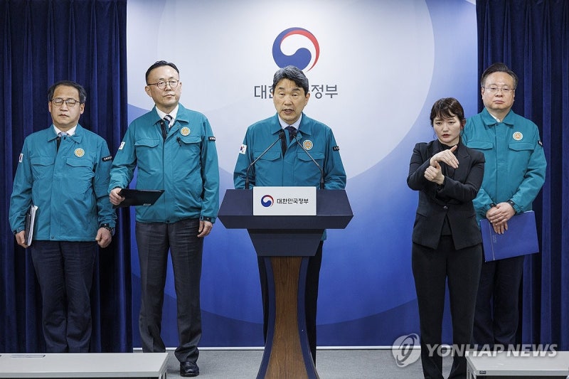 "지역인재 선발 60% <b>추진</b>"…"<b>전남</b>권 <b>의대</b>, 건의 오면 적극 검토"