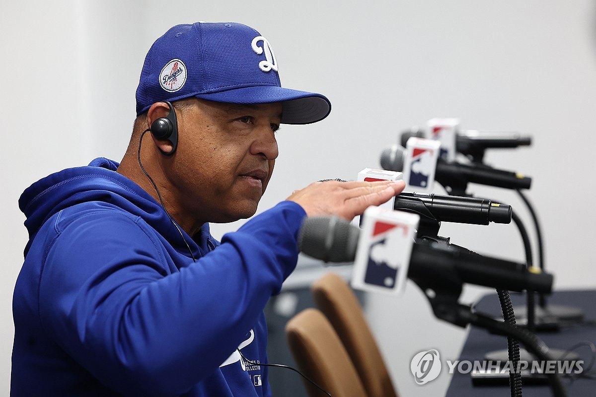 LA다저스 로버츠 <b>감독 기자회견</b>