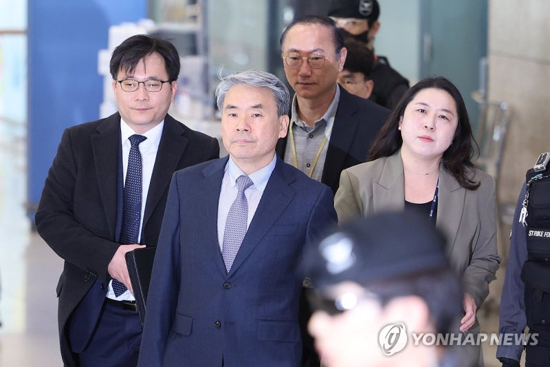 <b>공수처</b> "<b>이종섭</b> 소환 당분간 어렵다"…총선 전 조사 불가 판단(종합)