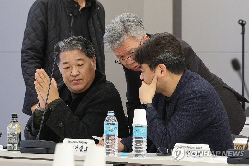결속 다지는 의료계…<b>의협</b>·교수·전공의 머리 맞대