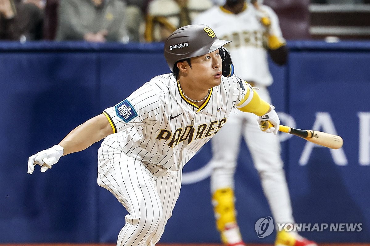 '서울시리즈 침묵' <b>김하성</b>, <b>시범경기</b> 복귀전 안타…이정후 1볼넷
