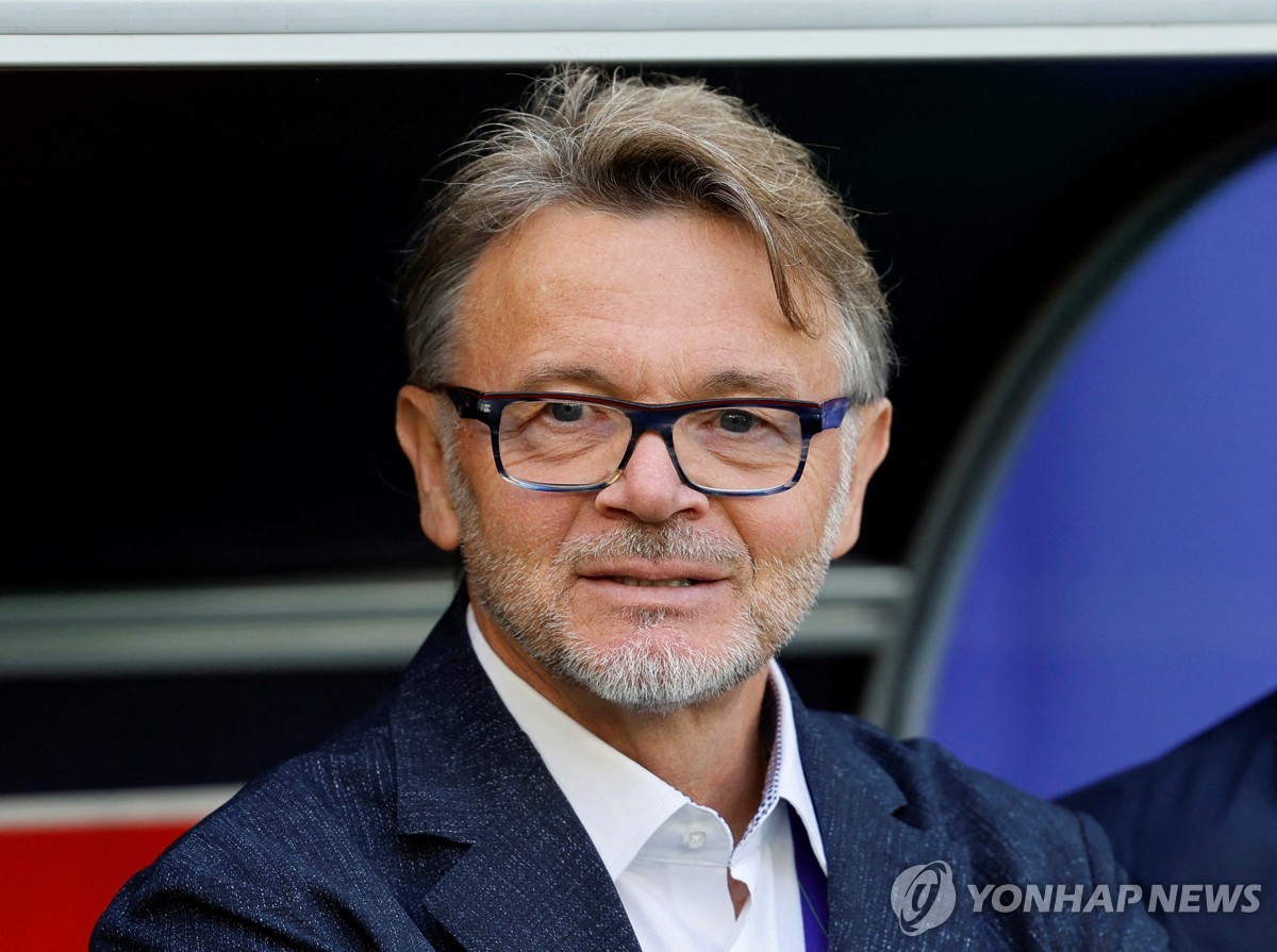 <b>트루시에</b> 베트남축구 <b>감독</b>, 신태용의 인니에 0-3 완패하고 경질