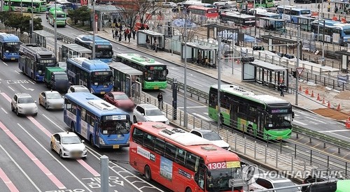 <b>서울 시내버스</b> 총<b>파업</b> 11시간만에 철회…퇴근길 정상운행(종합)