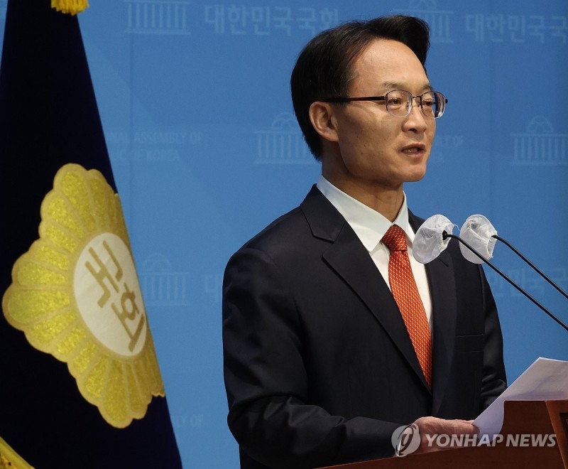 <b>조해진</b> "尹, 국민·당원에 사과해야…대통령실·내각도 총사퇴"