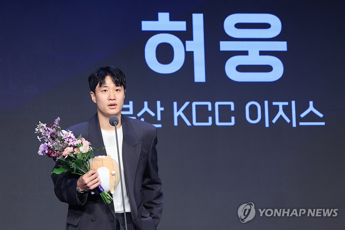 <b>인기상</b> 받은 <b>허웅</b>