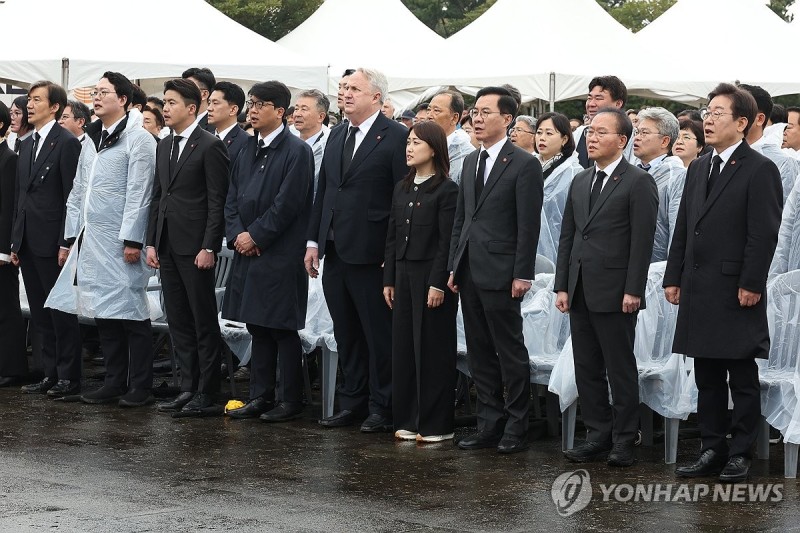 野, 尹·韓 4·3 <b>추념식</b> 불참 비판 "<b>희생자</b> 위로 거부한 것"