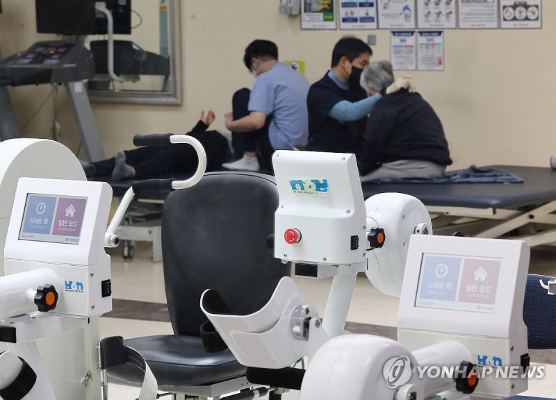 <b>서북병원</b>서 치료 받는 어르신