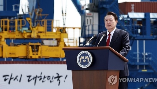 尹 "부산항, 세계 최고 스마트항만으로…올해 일몰 <b>톤세제 연장</b>"(종합)