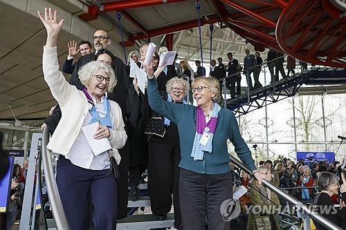 유럽최고법원 "<b>스위스</b>, <b>온실가스</b> 대응 부족으로 인권침해"(종합)
