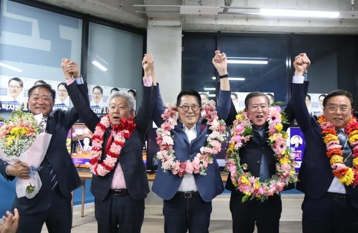 [화제의 <b>당선인</b>] 헌정사상 지역구 최고령 81세 박지원