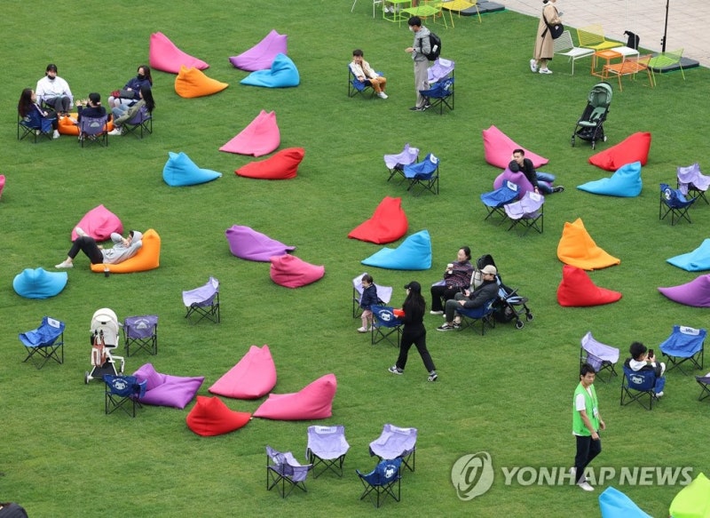 <b>퀴어축제</b> <b>서울광장</b>서 못한다…<b>서울</b>시, 책읽기 문화행사 결정