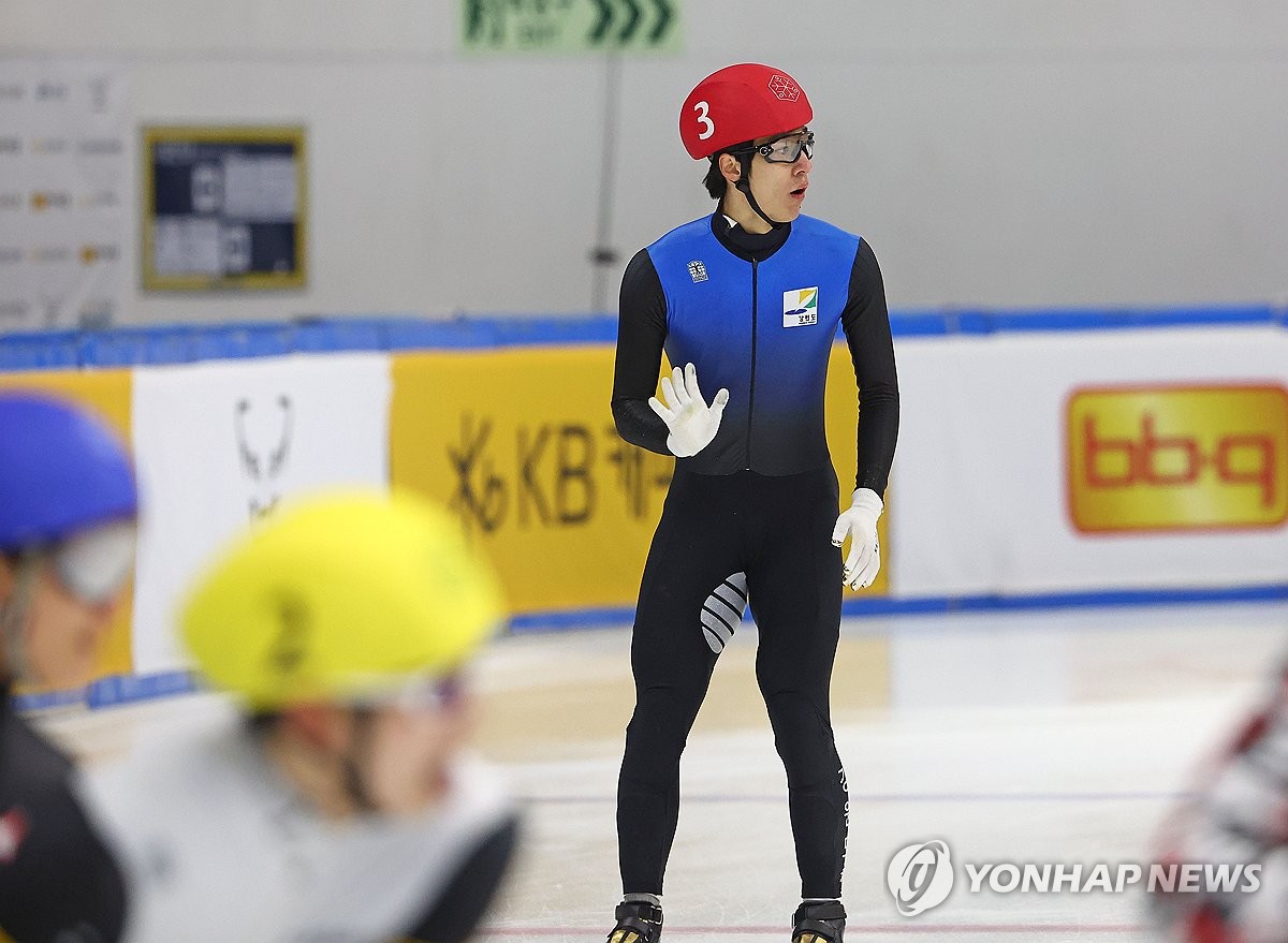 <b>쇼트트랙 황대헌</b>, 태극마크 놓쳤다…1,000ｍ 준준결승서 탈락