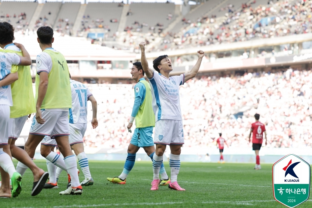 완델손 2도움 <b>포항</b>, <b>서울</b>과 '김기동 더비'서 4-2 승리…선두질주