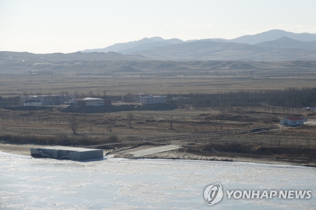 중국 훈춘에서 바라본 겨울철 두만강과 북한 영토
[연합뉴스 사진]